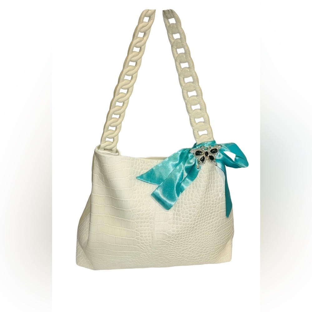 🐂 Low Start Vince Camuto White Croc-Embossed Bag with Blue Ribbon